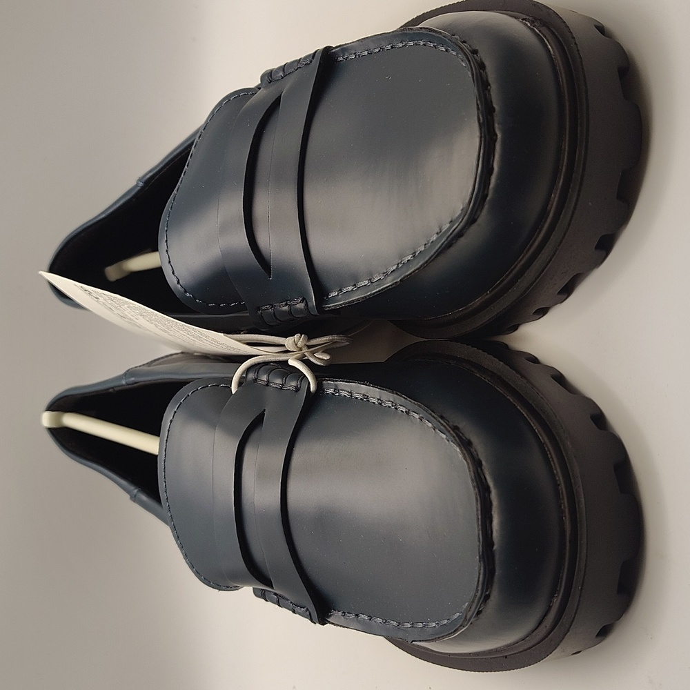 Amazon Essentials Women's  Navy Loafers